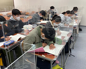 毎回の小テストと解き直しの徹底による学習定着